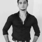 Men's Classic Slim-Fit Casual Shirt